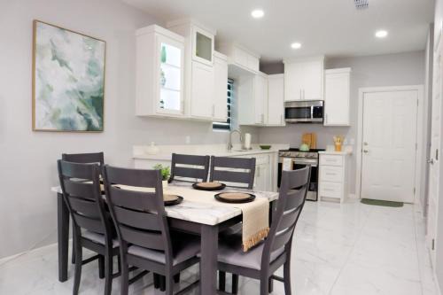 Alamo Apartment | 3 Bedroom located at 1200 Country Club