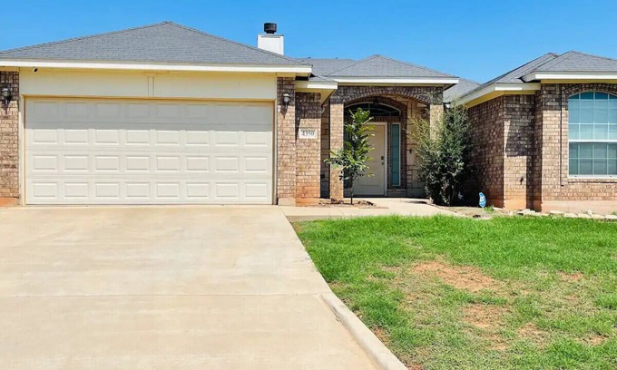Abilene House | 3 Bedroom located in bustling area of Abilene