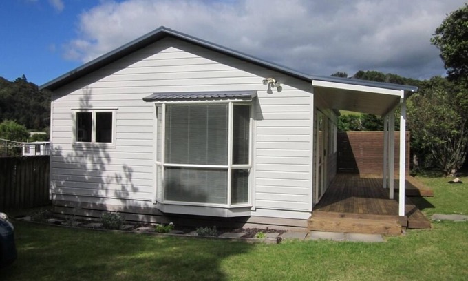 Whiritoa House | 3 bedroom modern bach 3 minutes from beach