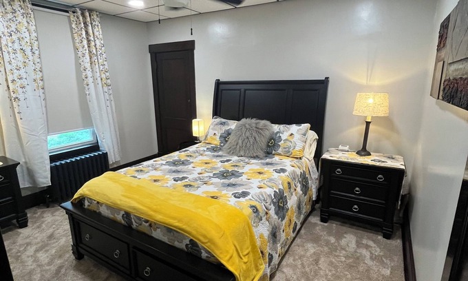 South Hills Apartment | 3-bedroom Modern Updated Apartment in Pittsburgh, Brownsville Rd, Rt51
