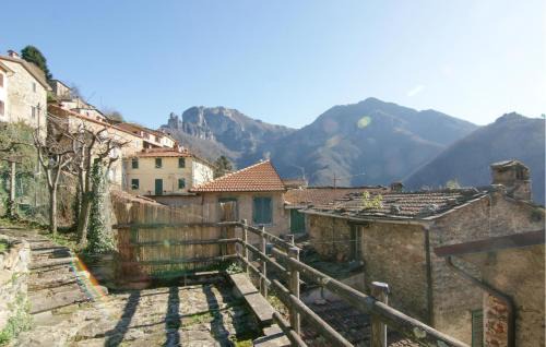 Stazzema Apartment | 3 Bedroom Nice Apartment In Stazzema