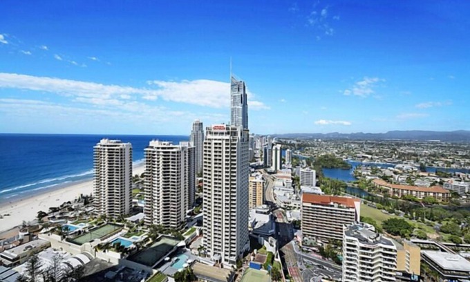 Surfers Paradise Apartment | 3 Bedroom Ocean Apartment - H Residences