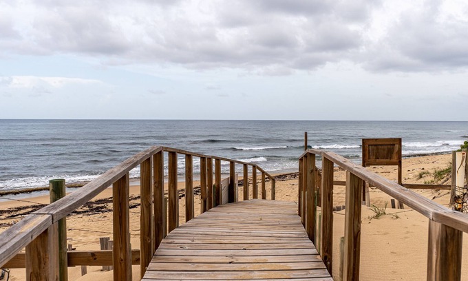 Bajura House | 3 Bedroom Oceanfront Beach House