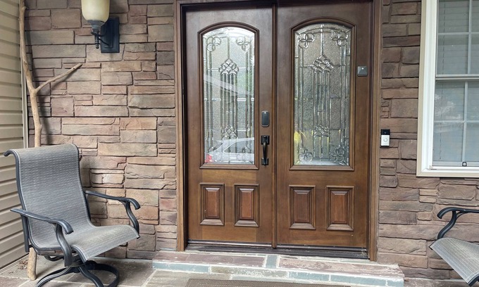 Gaithersburg House | 3-bedroom pet-friendly house in Gaithersburg AC, WiFi, deck, and fenced in yard
