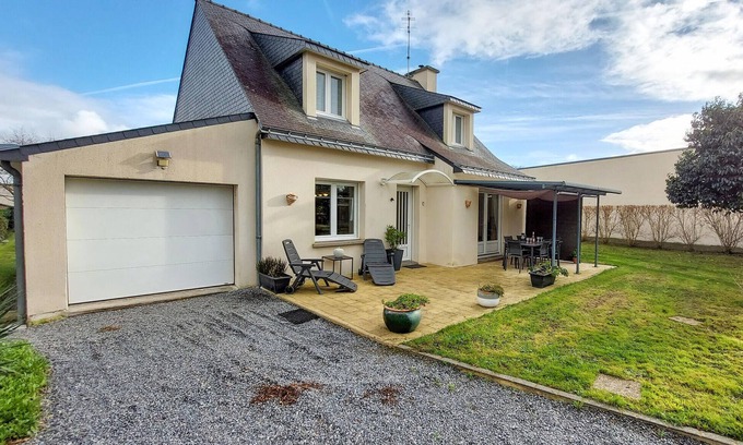 Arzal House | 3 bedroom pet friendly home in Arzal