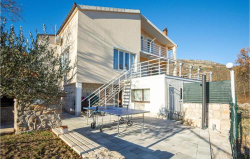 Muc House | 3 Bedroom Pet Friendly Home In Neoric