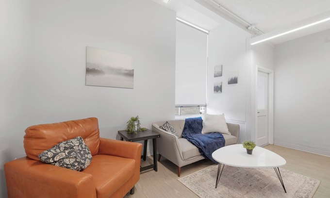South Kansas City Apartment | 3-bedroom Pod in Kansas City w/WiFi, AC, Parking & Dedicated Workspace by UMKC