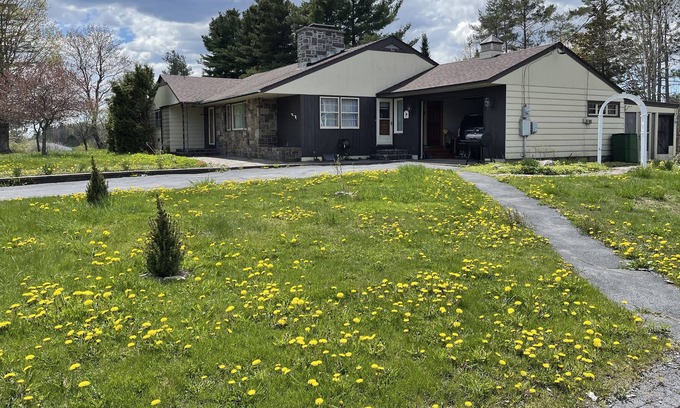 Lewis County House | 3 Bedroom Ranch with a pond, Tug Hill Snowmobile