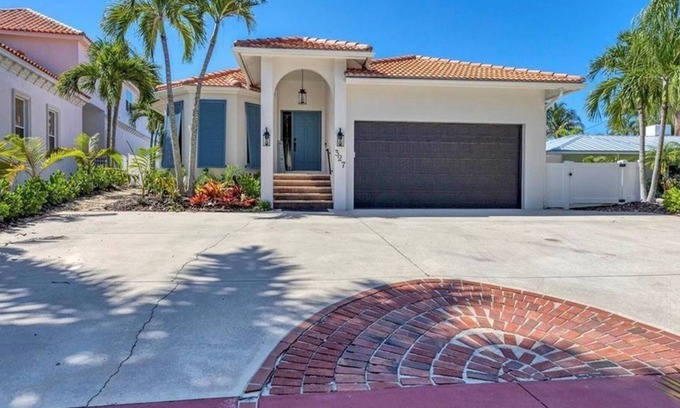 Saint Armands Key Apartment | 3 Bedroom Single family 427934 by Houzlet