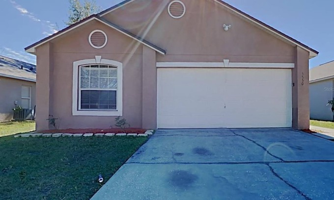 Lockhart Apartment | 3 Bedroom Single family 418898 by Houzlet