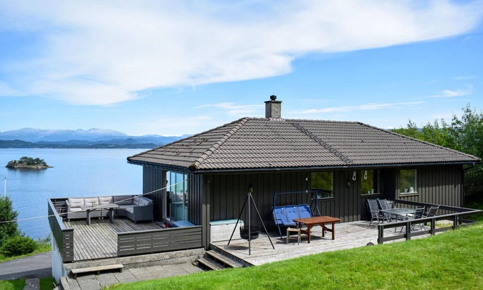 Bjoa House | 3 bedroom stunning home in Bjoa