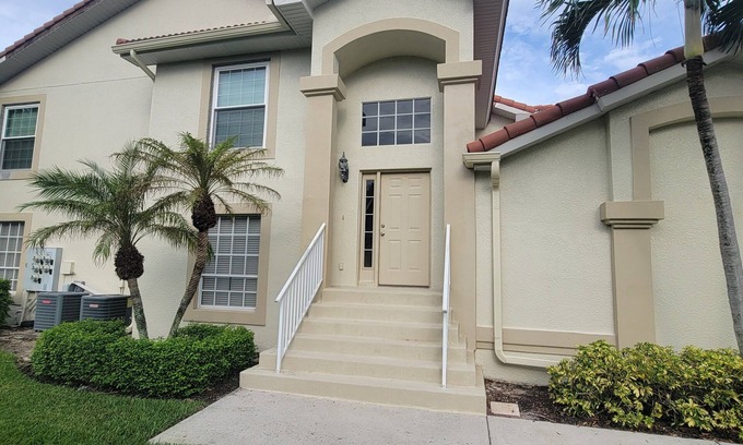Cypress Lake House | 3-bedroom townhome fabulous Fort Myers. Close to Fort Myers Beach!