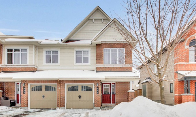 Ottawa Division House | 3-bedroom townhome in charming Ottawa with AC, WiFi. Enjoy your stay
