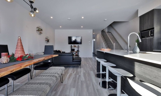 Mirabel House | 3 Bedroom Townhouse in Mirabel