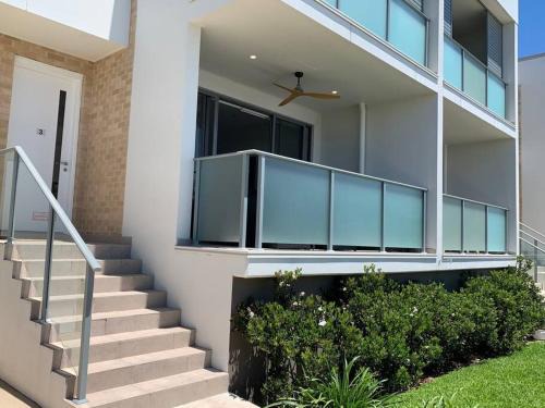 Caves Beach House | 3 Bedroom Townhouse near Caves Beach