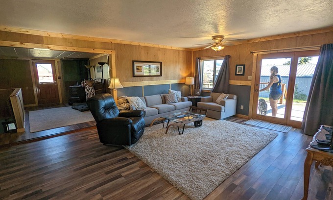 White Sulphur Springs House | 3-bedroom house in beautiful White Sulphur Springs