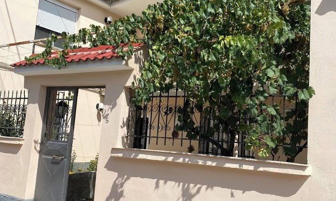 Korce House | 3 Bedroom V with Private Garage in the Center of Korça City with WiFi, AC