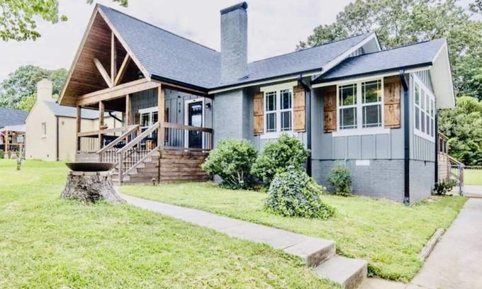 High Point House | 3-bedroom vacation home 5 minutes from High Point University