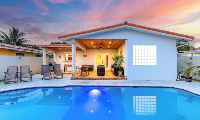 Ludlam House | 3-bedroom vacation home with pool, 9 minutes from major attractions