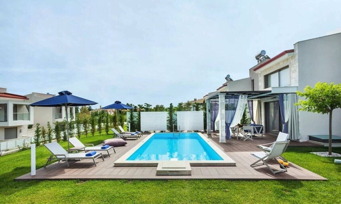 Pefkochori Villa | 3-Bedroom Villa w/Pool & Garden – Near Beach