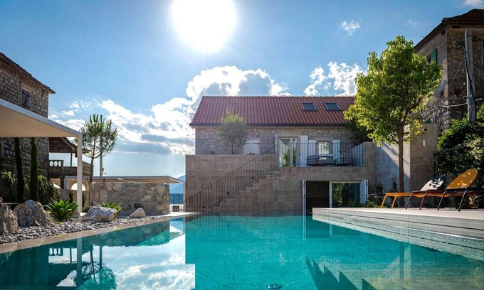Tomicici Villa | 3 bedroom villa w/pvt pool, direct sea acess