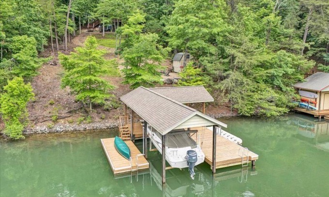 Huddleston House | 3 Bedrooms, 1 Flex Room, 4 Bathrooms! Come Visit 'Lake-A-Licious'!