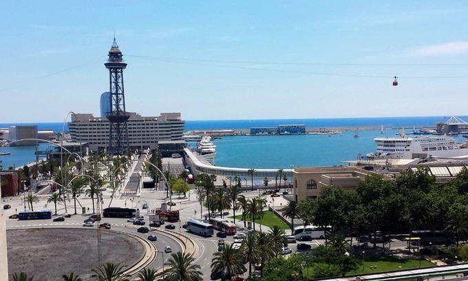 Ciutat Vella Apartment | 3 bedrooms, 2 bathrooms, Elevators, Air conditioning, Heating