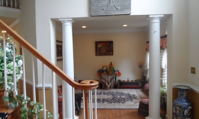 North Potomac House | 3 bedrooms 3 baths, bright & Spacious ,free parkings, fast wifi, massage chair