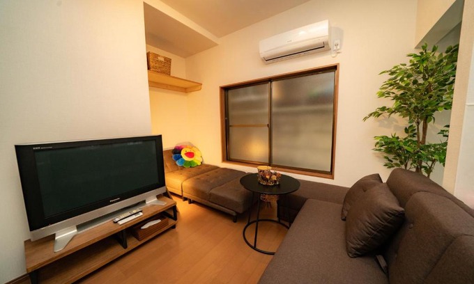 Hyakunincho Apartment | 3 Bedrooms Home in Shinjuku's Food Heaven Area