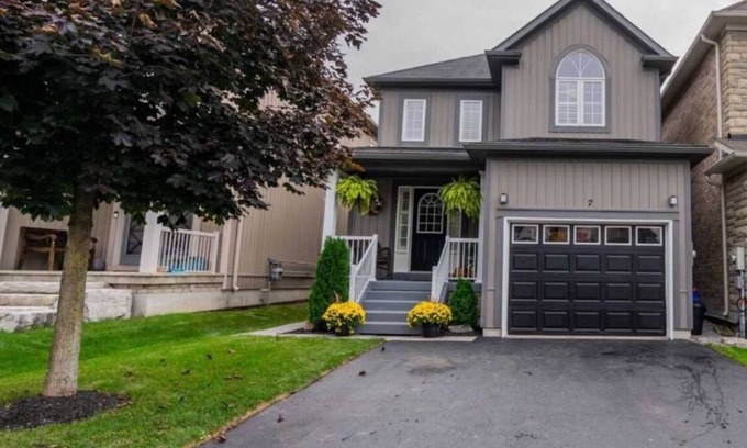 Courtice House | 3 bedrooms home peaceful friendly spot perfect for vacation, family visit, work
