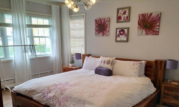 Cote-Saint-Paul Apartment | 3 bedrooms place in Montreal , with patio, free parking, 10-15 min to downtown
