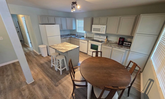 Albertville House | 3 bedrooms -walk to SMPA