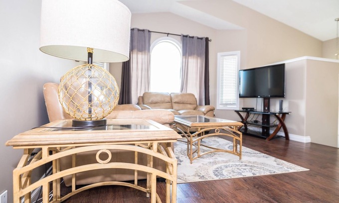 Grande Prairie House | 3 Beds 2 Baths by Costco, GP Airport, Restaurants