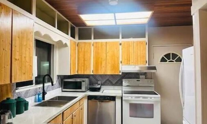 Cultus Lake House | 3 BHK House near Cultus Lake