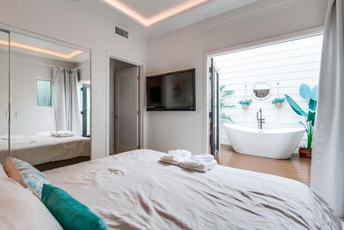 Ocean Beach House | 3 blocks to ocean luxury patio nightlife