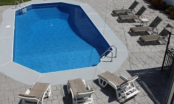 Wall House | 3 Blocks To The Beach And An In Ground Pool