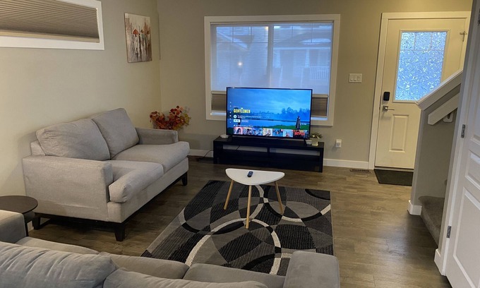 Regina House | 3 BR | Bonus RM | King Bed | Garage | Near Airport