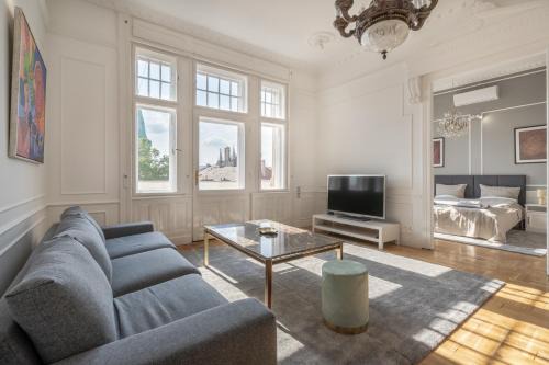 Nepszinhaz negyed Apartment | 3 BR Classical Apartment With a Modern Touch 2unit