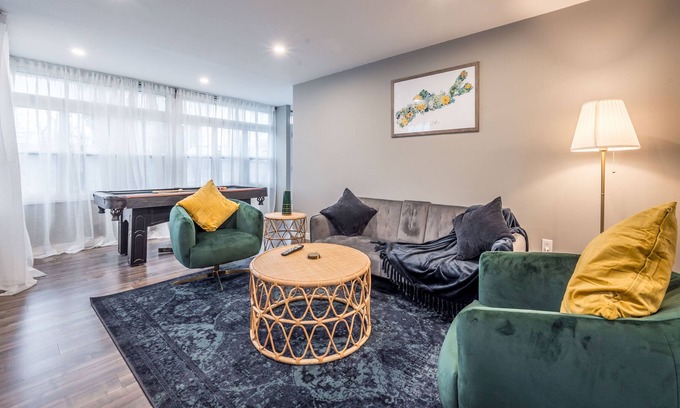 Bedford Apartment | 3 BR Cozy Chic Oasis