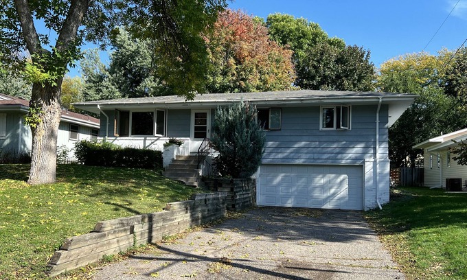 Excelsior House | 3 BR house in adorable Excelsior for rent, short term or long. Walk to Water St.