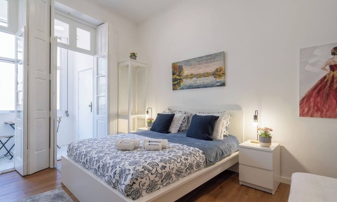 Uniao de Freguesias do Centro Apartment | 3 Cozy Bright Rustic Flats | City Center