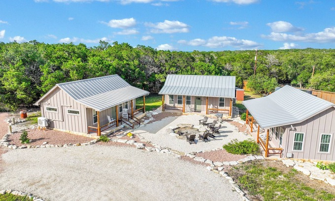 Wimberley House | 3 Cozy Cottages w/Firepit, Pickleball & More!