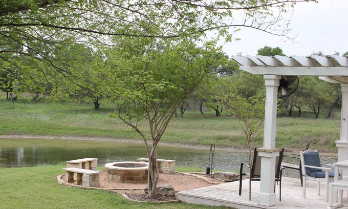 Austin House | 3 Detached Suites With Private Baths & AC, 5 King beds, Acreage, Pond, Firepit