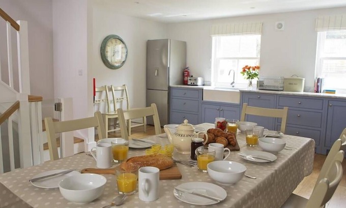 Salcombe Cottage | 3 EDDYSTONE ROW, family friendly, with a garden in Salcombe