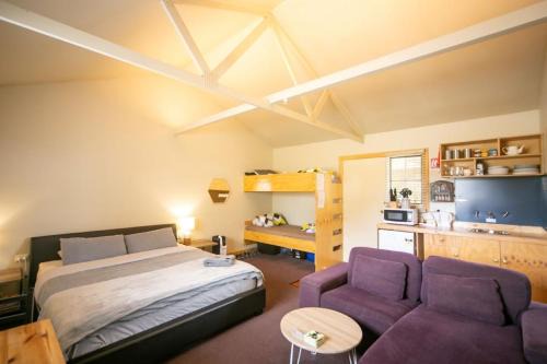 Staverton Bed & Breakfast | 3 Hills at The Good Place