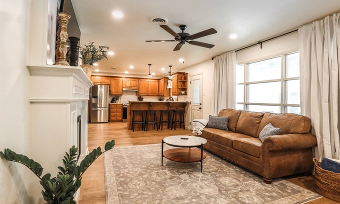 Lubbock House | 3 Kings and the Twins 4 Bedroom Remodeled 5 Minutes to Tech