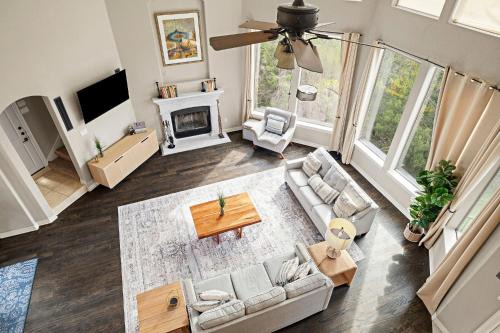 Travis Landing House | 3 Kings with Theater, GameRoom and BBQ just 7 mins from Marina