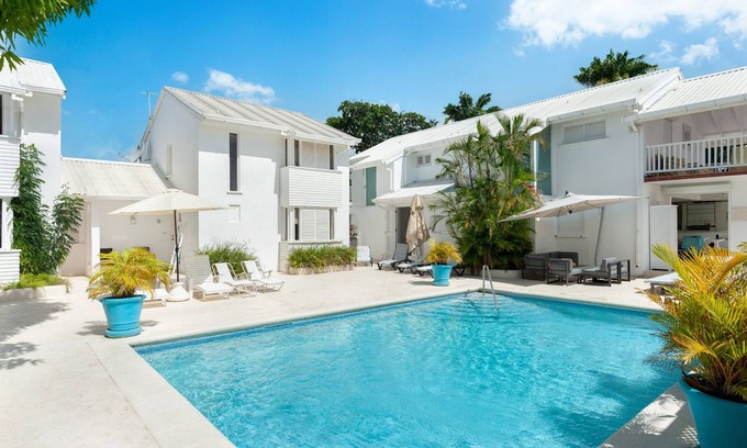 Porters Condo | 3 Mango Court, luxury townhouse, 10 mins walk to beautiful sandy beaches.