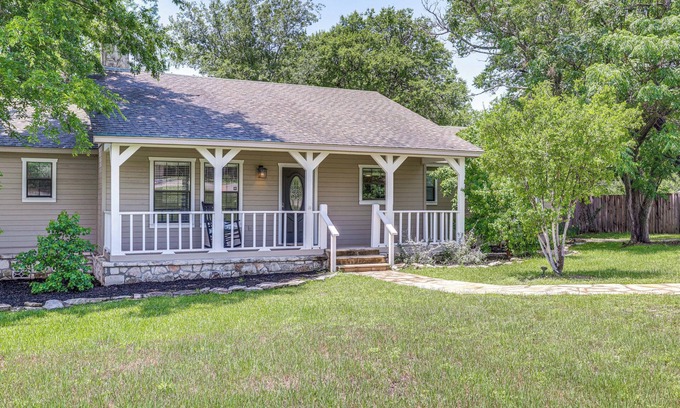 Boerne House | 3 Mi to Boerne Lake: Getaway w/Deck & Yard!