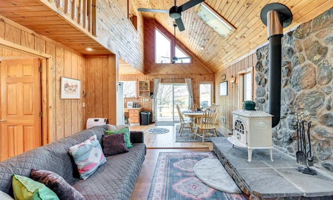 Hobart House | 3 Mi to Catskill Trail Stamford Cottage with Views